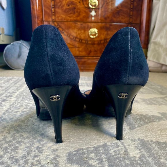Chanel Authentic Black Suede Logo CC Pumps Heels w COA - Picture 5 of 13